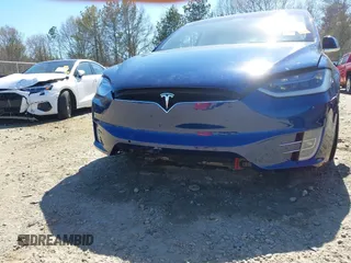 2017 Tesla Model X 90D z VIN 5YJXCBE26HF079022, wystawiony jako IAAI lot #41847954 z przebiegiem 74 940 mil mil oraz . Historia ofert i sprzedaży dostępna na DreamBid. Obrazek 6.