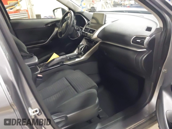 2019 Mitsubishi Eclipse Cross LE z VIN JA4AT4AA1KZ002066, wystawiony jako IAAI lot #41828510 z przebiegiem 56 217 mil mil oraz . Historia ofert i sprzedaży dostępna na DreamBid. Obrazek 5.