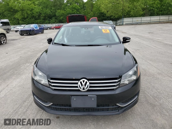 2013 Volkswagen Passat SE z VIN 1VWBH7A34DC028906, wystawiony jako Copart lot #58210265 z przebiegiem 294 953 mil mil oraz Szkoda całkowita • Salvage title. Historia ofert i sprzedaży dostępna na DreamBid. Obrazek 5.