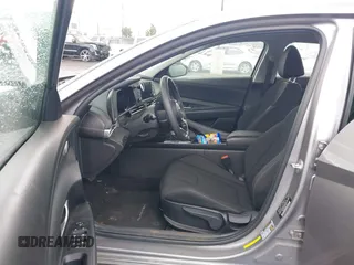 2022 Hyundai Elantra Blue z VIN KMHLM4AJ9NU031372, wystawiony jako IAAI lot #41524681 z przebiegiem 69 060 mil mil oraz . Historia ofert i sprzedaży dostępna na DreamBid. Obrazek 5.