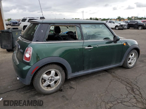 2011 MINI Hardtop с VIN WMWSU3C52BT093673, выставлен на аукционе Copart как лот 59992375 с пробегом 114 919 миль миль и Списание • Salvage title. История ставок и продаж доступна на DreamBid. Изображение 3.