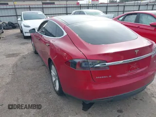 2013 Tesla Model S с VIN 5YJSA1CN9DFP09973, выставлен на аукционе IAAI как лот 41657188 с пробегом 61 546 миль миль и . История ставок и продаж доступна на DreamBid. Изображение 3.