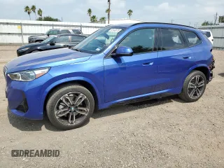 2024 BMW X1 xDrive28i z VIN WBX73EF06R5007063, wystawiony jako Copart lot #56143075 z przebiegiem 2 947 mil mil oraz Szkoda całkowita • Salvage title. Historia ofert i sprzedaży dostępna na DreamBid. Obrazek 1.