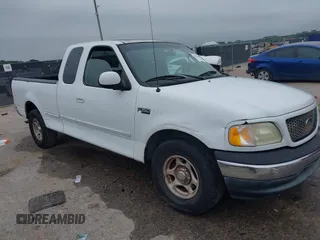2001 Ford F-150 XL z VIN 1FTZX17281NB02781, wystawiony jako IAAI lot #42377688 z przebiegiem 180 830 mil mil oraz . Historia ofert i sprzedaży dostępna na DreamBid. Obrazek 1.