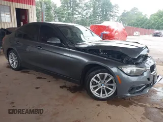 2016 BMW 3 Series 320i z VIN WBA8A9C54GK617747, wystawiony jako IAAI lot #42342518 z przebiegiem Nie podano mil oraz . Historia ofert i sprzedaży dostępna na DreamBid. Obrazek 1.