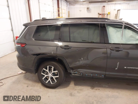 2025 Jeep Grand Cherokee Limited z VIN 1C4RJKBG6S8675253, wystawiony jako IAAI lot #42503091 z przebiegiem 4 975 mil mil oraz . Historia ofert i sprzedaży dostępna na DreamBid. Obrazek 6.