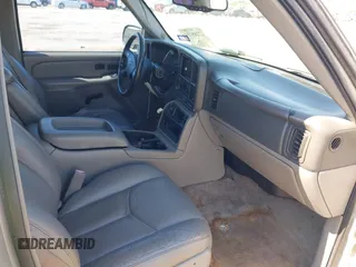2004 Chevrolet Tahoe LT with VIN 1GNEC13Z54R268368, listed as a IAAI auction lot 42245314 with 182,977 mi miles and . Bid and sale history available at DreamBid. Image 5.