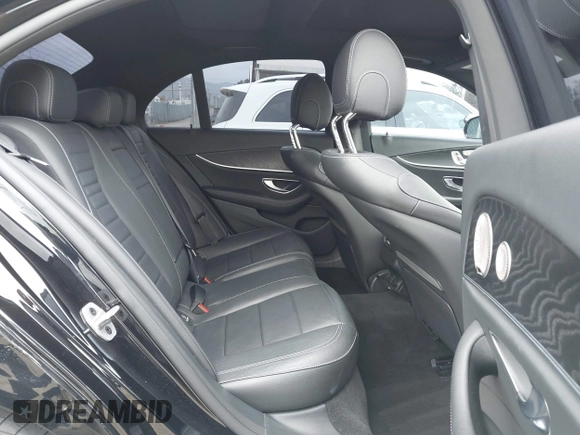 2022 Mercedes-Benz E 450 z VIN W1KZF5KB8NB092932, wystawiony jako IAAI lot #42052966 z przebiegiem 57 176 mil mil oraz . Historia ofert i sprzedaży dostępna na DreamBid. Obrazek 8.