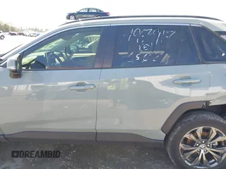 2023 Toyota RAV4 Hybrid XLE Premium z VIN JTMB6RFV8PD116502, wystawiony jako IAAI lot #41888174 z przebiegiem 19 253 mil mil oraz . Historia ofert i sprzedaży dostępna na DreamBid. Obrazek 14.