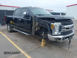 2019 Ford F-250 XL z VIN 1FT7W2B60KEG82555, wystawiony jako IAAI lot #42203933 z przebiegiem 163 407 mil mil oraz . Historia ofert i sprzedaży dostępna na DreamBid. Obrazek 1.