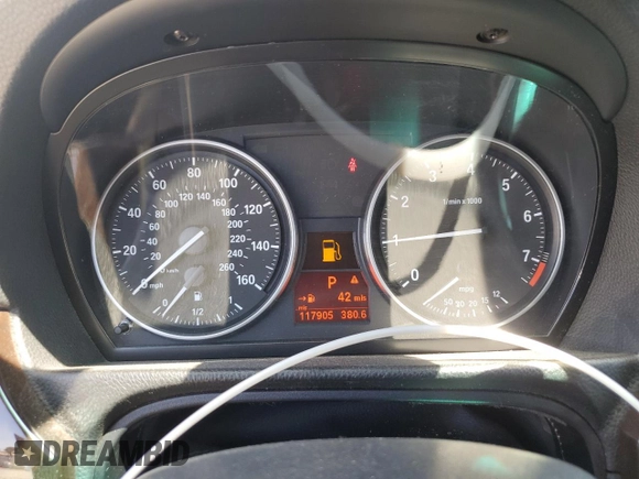 2011 BMW 3 Series 328i xDrive z VIN WBAPK7C52BA818235, wystawiony jako Copart lot #56346645 z przebiegiem 117 905 mil mil oraz Szkoda całkowita • Salvage title. Historia ofert i sprzedaży dostępna na DreamBid. Obrazek 9.