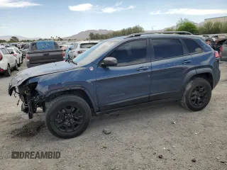 2019 Jeep Cherokee Trailhawk z VIN 1C4PJMBX7KD441911, wystawiony jako Copart lot #53752285 z przebiegiem 82 110 mil mil oraz Szkoda całkowita • Salvage title. Historia ofert i sprzedaży dostępna na DreamBid. Obrazek 1.