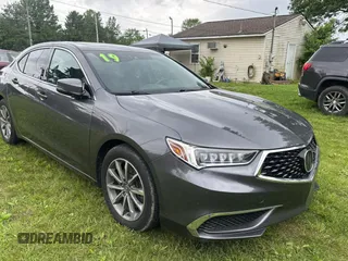 2019 Acura TLX z VIN 19UUB1F35KA007799, wystawiony jako Copart lot #61290475 z przebiegiem 164 778 mil mil oraz Czysty tytuł • Clean title. Historia ofert i sprzedaży dostępna na DreamBid. Obrazek 1.