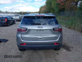 2018 Jeep Compass Latitude with VIN 3C4NJCBB1JT374446, listed as a IAAI auction lot 40536024 with 110,165 mi miles. Bid and sale history available at carsss.com. Image 16.