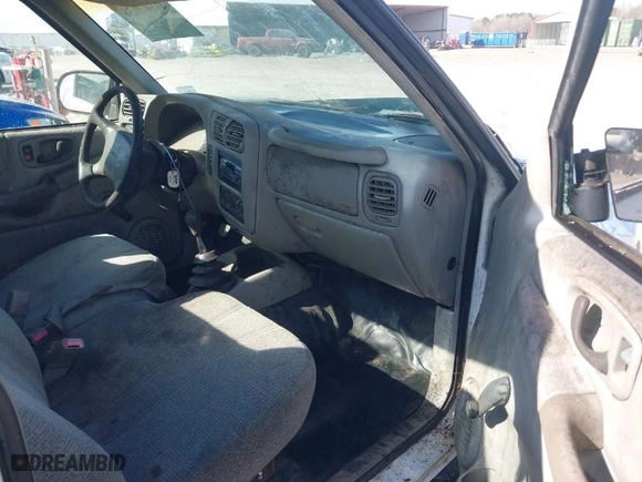 1998 Isuzu Hombre S with VIN 1GGCS1441W8658512, listed as a IAAI auction lot 41607038 with 331,902 mi miles. Bid and sale history available at carsss.com. Image 5.
