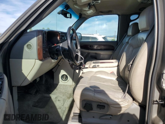 2002 Chevrolet Suburban Z71 with VIN 3GNFK16T02G237847, listed as a Copart auction lot 85391084 with 277,509 mi miles and Clean Title. Bid and sale history available at carsss.com. Image 7.
