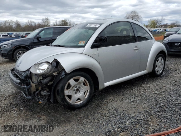 2000 Volkswagen Beetle GLX with VIN 3VWDD21C0YM482825, listed as a Copart auction lot 53031135 with 153,167 mi miles and Salvage Title. Bid and sale history available at DreamBid. Image 1.