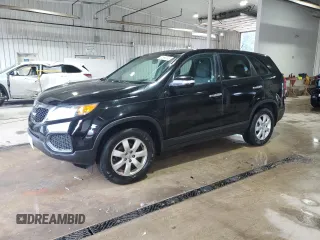 2012 Kia Sorento LX z VIN 5XYKT3A1XCG247677, wystawiony jako Copart lot #60995245 z przebiegiem 176 421 mil mil oraz Szkoda całkowita • Salvage title. Historia ofert i sprzedaży dostępna na DreamBid. Obrazek 1.