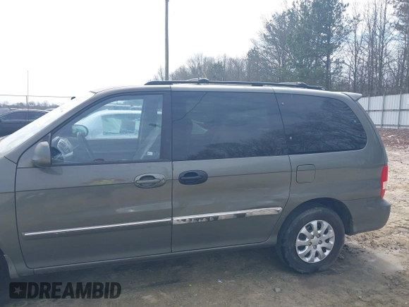 2004 Kia Sedona LX with VIN KNDUP131546543841, listed as a IAAI auction lot 41541012 with 112,122 mi miles. Bid and sale history available at carsss.com. Image 6.
