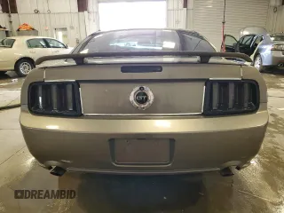 2005 Ford Mustang GT Deluxe z VIN 1ZVHT82H555100792, wystawiony jako Copart lot #57918045 z przebiegiem 130 677 mil mil oraz Czysty tytuł • Clean title. Historia ofert i sprzedaży dostępna na DreamBid. Obrazek 6.