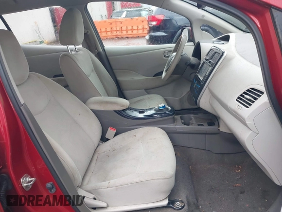 2011 Nissan LEAF SL-e with VIN JN1AZ0CP1BT004338, listed as a IAAI auction lot 41577941 with 89,415 mi miles. Bid and sale history available at carsss.com. Image 5.