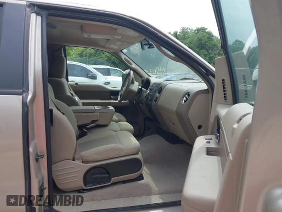 2007 Ford F-150 XLT z VIN 1FTPX14V97NA07290, wystawiony jako IAAI lot #42468839 z przebiegiem 160 463 mil mil oraz . Historia ofert i sprzedaży dostępna na DreamBid. Obrazek 5.