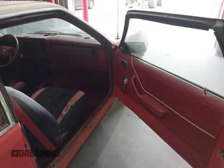1982 Ford Mustang z VIN 1FABP10A9CF188186, wystawiony jako IAAI lot #42399298 z przebiegiem 88 424 mil mil oraz . Historia ofert i sprzedaży dostępna na DreamBid. Obrazek 5.