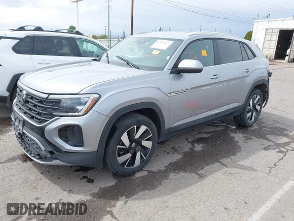 2024 Volkswagen Atlas SE с VIN 1V2HE2CA9RC235656, выставлен на аукционе IAAI как лот 42203072 с пробегом 31 500 миль миль и . История ставок и продаж доступна на DreamBid. Изображение 2.