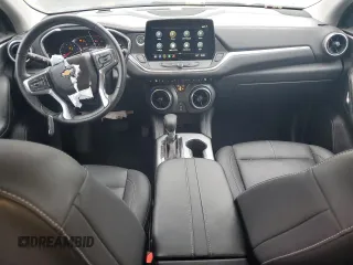 2024 Chevrolet Blazer LT z VIN 3GNKBJR42RS197992, wystawiony jako Copart lot #57789425 z przebiegiem 29 108 mil mil oraz Szkoda całkowita • Salvage title. Historia ofert i sprzedaży dostępna na DreamBid. Obrazek 8.