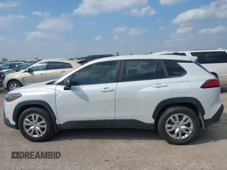 2023 Toyota Corolla Cross L z VIN 7MUAAAAG7PV070367, wystawiony jako IAAI lot #41794154 z przebiegiem 21 407 mil mil oraz . Historia ofert i sprzedaży dostępna na DreamBid. Obrazek 14.