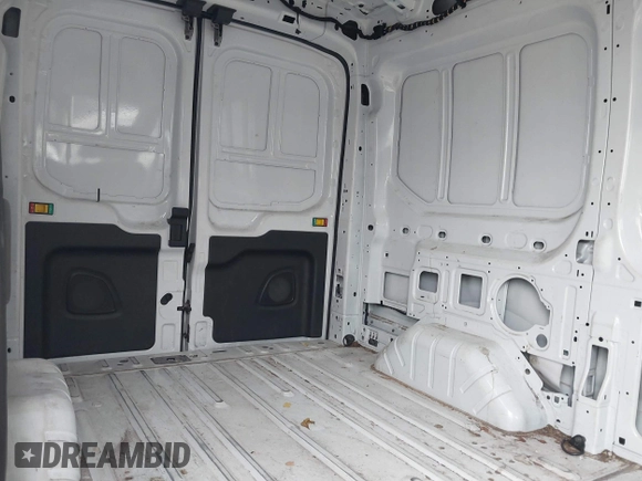 2023 Ford Transit Cargo с VIN 1FTBR1C84PKA95943, выставлен на аукционе IAAI как лот 42608287 с пробегом 32 639 миль миль и . История ставок и продаж доступна на DreamBid. Изображение 8.