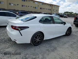 2024 Toyota Camry SE with VIN 4T1G11AK0RU877722, listed as a Copart auction lot 44917674 with 743 mi miles and Clean Title. Bid and sale history available at carsss.com. Image 3.