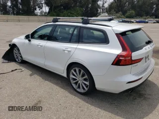 2020 Volvo V60 Momentum z VIN YV1102EK3L2359730, wystawiony jako Copart lot #57458344 z przebiegiem 20 251 mil mil oraz . Historia ofert i sprzedaży dostępna na DreamBid. Obrazek 2.