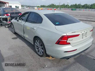 2019 Volvo S60 Momentum with VIN 7JR102FK0KG000679, listed as a IAAI auction lot 39804336 with 89,525 mi miles. Bid and sale history available at carsss.com. Image 3.