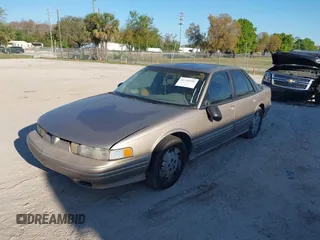 1997 Oldsmobile Cutlass Supreme S z VIN 1G3WH52MXVF314579, wystawiony jako IAAI lot #41755336 z przebiegiem 145 916 mil mil oraz . Historia ofert i sprzedaży dostępna na DreamBid. Obrazek 2.