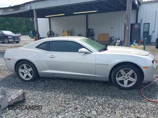2011 Chevrolet Camaro 1LT z VIN 2G1FB1EDXB9103188, wystawiony jako IAAI lot #42306677 z przebiegiem 266 067 mil mil oraz . Historia ofert i sprzedaży dostępna na DreamBid. Obrazek 14.