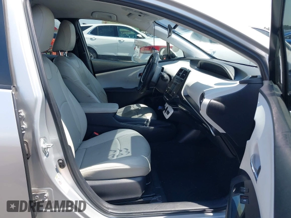 2017 Toyota Prius Two with VIN JTDKBRFU8H3057364, listed as a IAAI auction lot 39968207 with 268,086 mi miles. Bid and sale history available at carsss.com. Image 5.