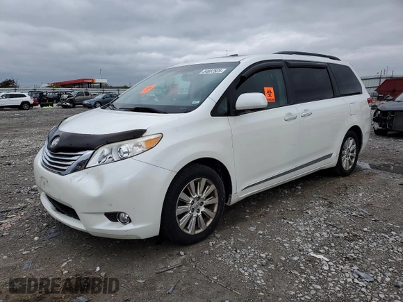 2011 Toyota Sienna XLE z VIN 5TDDK3DC7BS017072, wystawiony jako Copart lot #54687525 z przebiegiem 128 385 mil mil oraz Szkoda całkowita • Salvage title. Historia ofert i sprzedaży dostępna na DreamBid. Obrazek 1.