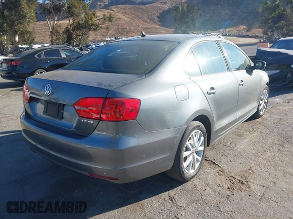 2011 Volkswagen Jetta SE with VIN 3VWDZ7AJ7BM318623, listed as a IAAI auction lot 41131568 with 130,799 mi miles and . Bid and sale history available at DreamBid. Image 4.