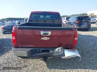 2008 Chevrolet Silverado 1500 LT w/1LT with VIN 2GCEK13J181246470, listed as a IAAI auction lot 40390209 with 195,631 mi miles. Bid and sale history available at carsss.com. Image 17.