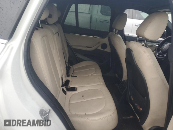 2022 BMW X1 xDrive28i z VIN WBXJG9C02N5V14574, wystawiony jako Copart lot #43834285 z przebiegiem 63 266 mil mil oraz Szkoda całkowita • Salvage title. Historia ofert i sprzedaży dostępna na DreamBid. Obrazek 10.