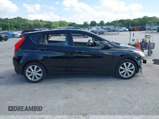 2014 Hyundai Accent SE z VIN KMHCU5AE6EU165345, wystawiony jako IAAI lot #42308781 z przebiegiem 98 216 mil mil oraz . Historia ofert i sprzedaży dostępna na DreamBid. Obrazek 14.
