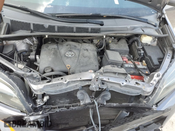 2018 Toyota Sienna SE with VIN 5TDXZ3DC5JS921882, listed as a Copart auction lot 62347815 with 136,472 mi miles and Salvage title. Bid and sale history available at DreamBid. Image 11.
