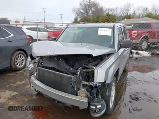 2015 Jeep Patriot Latitude z VIN 1C4NJRFB7FD412238, wystawiony jako IAAI lot #41639976 z przebiegiem 106 767 mil mil oraz . Historia ofert i sprzedaży dostępna na DreamBid. Obrazek 18.