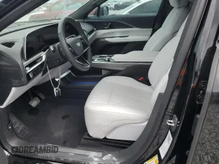 2024 Cadillac LYRIQ Sport z VIN 1GYKPTRK4RZ108926, wystawiony jako Copart lot #52029685 z przebiegiem 10 284 mil mil oraz Szkoda całkowita • Salvage title. Historia ofert i sprzedaży dostępna na DreamBid. Obrazek 7.