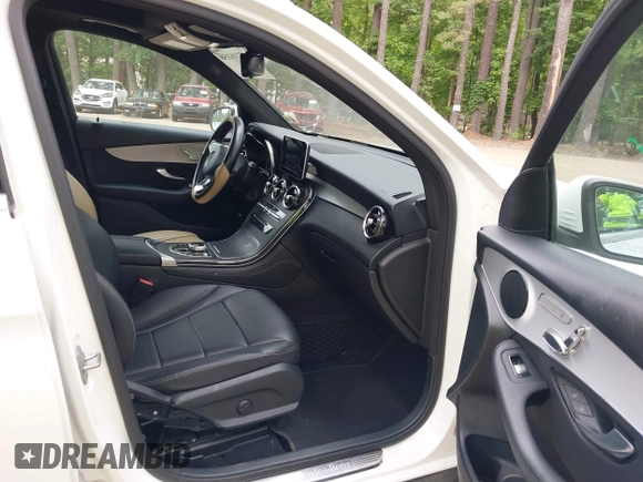2019 Mercedes-Benz GLC 300 z VIN WDC0G4KB8KF669144, wystawiony jako IAAI lot #42216156 z przebiegiem 76 024 mil mil oraz . Historia ofert i sprzedaży dostępna na DreamBid. Obrazek 5.