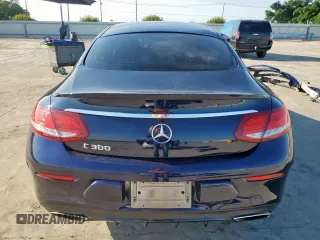 2018 Mercedes-Benz C 300 z VIN WDDWJ4JB6JF658506, wystawiony jako Copart lot #59221685 z przebiegiem 108 012 mil mil oraz Szkoda całkowita • Salvage title. Historia ofert i sprzedaży dostępna na DreamBid. Obrazek 6.