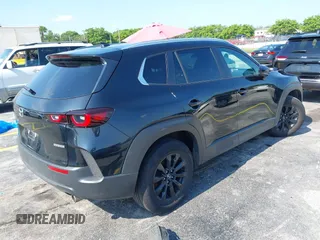 2025 Mazda CX-50 S Premium z VIN 7MMVABDM6SN348791, wystawiony jako IAAI lot #42340944 z przebiegiem 6202 mil mil oraz . Historia ofert i sprzedaży dostępna na DreamBid. Obrazek 4.