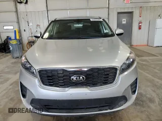2019 Kia Sorento LX z VIN 5XYPG4A58KG580316, wystawiony jako Copart lot #58495505 z przebiegiem 111 711 mil mil oraz Czysty tytuł • Clean title. Historia ofert i sprzedaży dostępna na DreamBid. Obrazek 5.