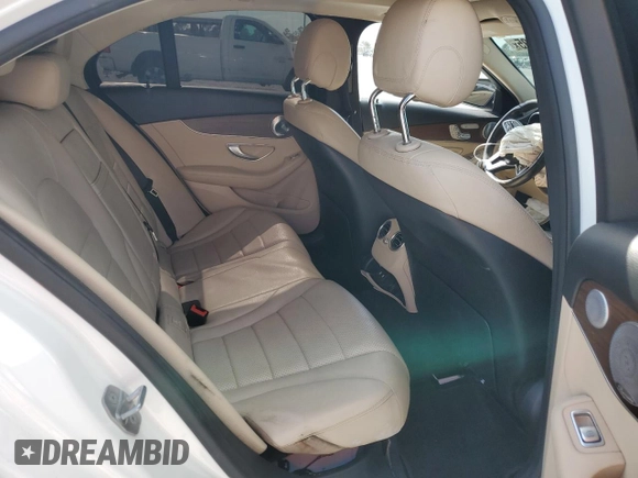2021 Mercedes-Benz C 300 z VIN W1KWF8DB0MR652112, wystawiony jako Copart lot #52832335 z przebiegiem Nie podano mil oraz Nie do naprawy • Non repairable. Historia ofert i sprzedaży dostępna na DreamBid. Obrazek 10.
